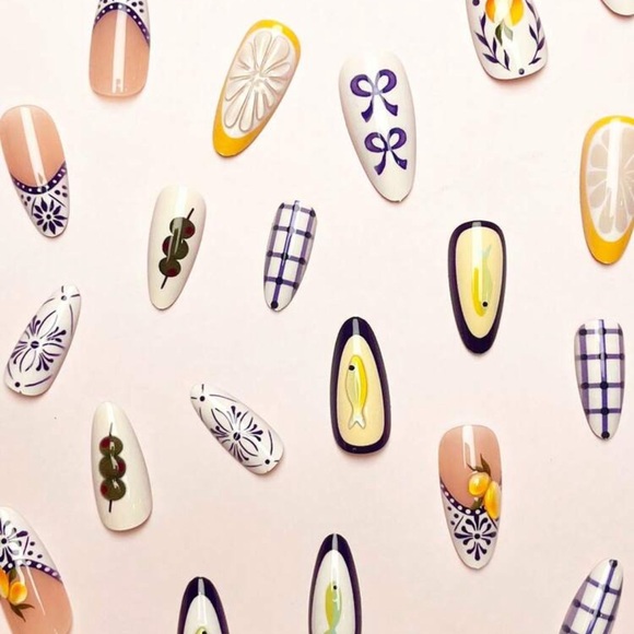 24pcs/Set French Almond Shaped 3D Gel Nail Stickers, Lemon, Cute Fish, Blue - Picture 3 of 4